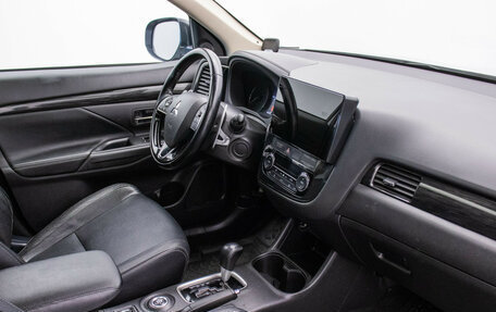 Mitsubishi Outlander III рестайлинг 3, 2016 год, 2 340 000 рублей, 10 фотография