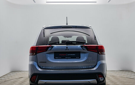 Mitsubishi Outlander III рестайлинг 3, 2016 год, 2 340 000 рублей, 4 фотография