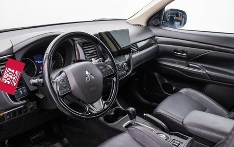 Mitsubishi Outlander III рестайлинг 3, 2016 год, 2 340 000 рублей, 9 фотография
