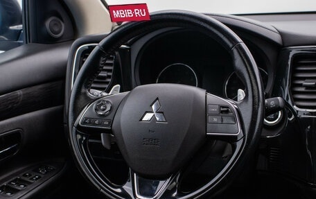 Mitsubishi Outlander III рестайлинг 3, 2016 год, 2 340 000 рублей, 15 фотография
