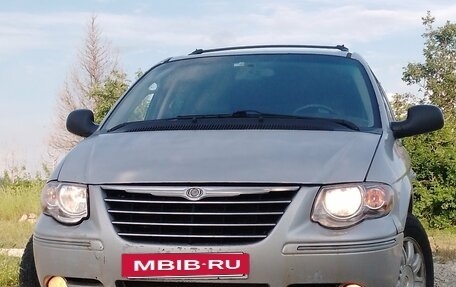 Chrysler Town & Country IV, 2005 год, 777 000 рублей, 2 фотография