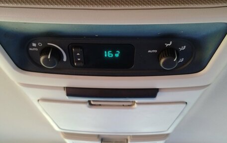 Chrysler Town & Country IV, 2005 год, 777 000 рублей, 16 фотография