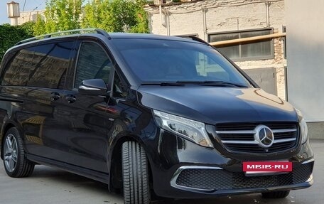 Mercedes-Benz V-Класс, 2016 год, 4 750 000 рублей, 4 фотография