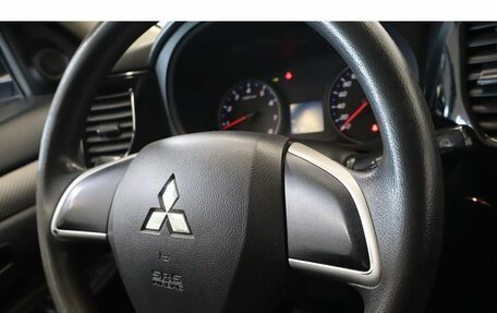 Mitsubishi Outlander III рестайлинг 3, 2015 год, 1 495 000 рублей, 8 фотография