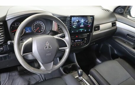 Mitsubishi Outlander III рестайлинг 3, 2015 год, 1 495 000 рублей, 6 фотография