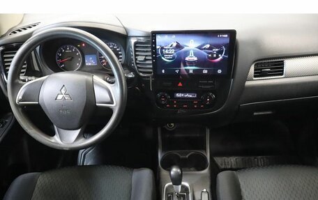 Mitsubishi Outlander III рестайлинг 3, 2015 год, 1 495 000 рублей, 9 фотография
