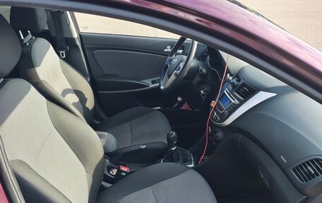 Hyundai Solaris II рестайлинг, 2013 год, 960 000 рублей, 24 фотография
