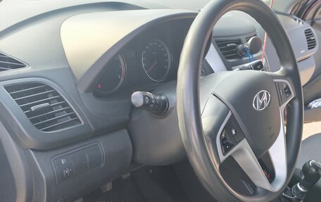 Hyundai Solaris II рестайлинг, 2013 год, 960 000 рублей, 26 фотография