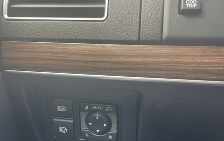 Toyota Land Cruiser Prado 150 рестайлинг 2, 2019 год, 7 000 000 рублей, 17 фотография