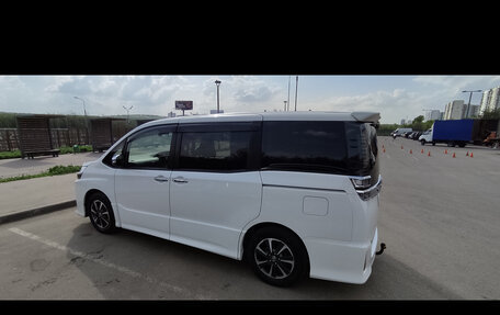 Toyota Voxy III, 2019 год, 2 300 000 рублей, 3 фотография
