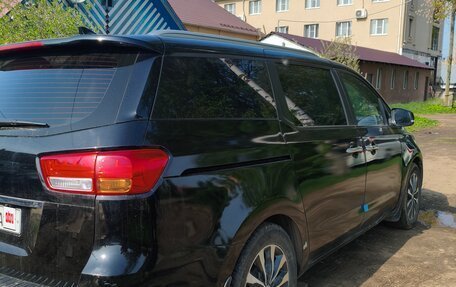 KIA Carnival III, 2017 год, 1 399 000 рублей, 3 фотография