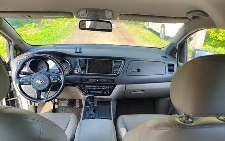 KIA Carnival III, 2017 год, 1 399 000 рублей, 28 фотография