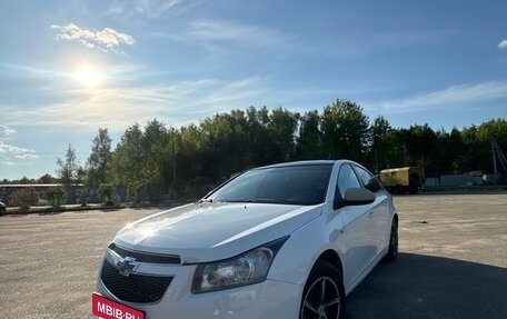 Chevrolet Cruze II, 2010 год, 590 000 рублей, 3 фотография
