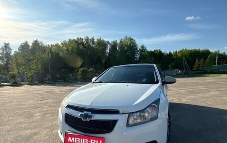 Chevrolet Cruze II, 2010 год, 590 000 рублей, 2 фотография
