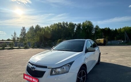 Chevrolet Cruze II, 2010 год, 590 000 рублей, 4 фотография