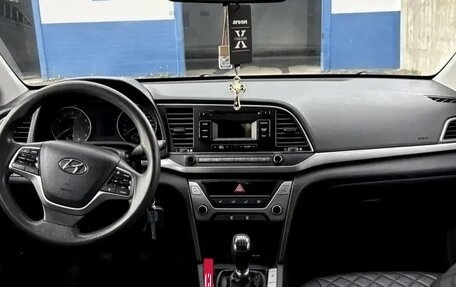 Hyundai Elantra VI рестайлинг, 2016 год, 1 350 000 рублей, 9 фотография