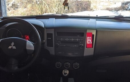 Mitsubishi Outlander III рестайлинг 3, 2011 год, 1 250 000 рублей, 10 фотография