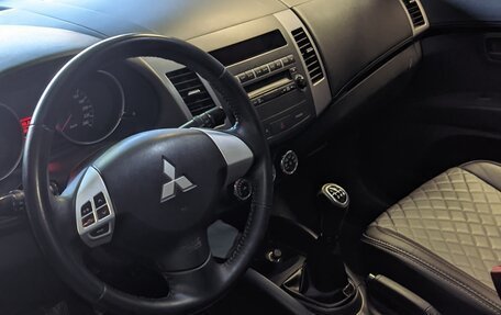 Mitsubishi Outlander III рестайлинг 3, 2011 год, 1 250 000 рублей, 19 фотография