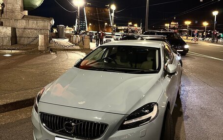 Volvo V40 II рестайлинг, 2017 год, 1 750 000 рублей, 3 фотография