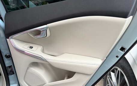 Volvo V40 II рестайлинг, 2017 год, 1 750 000 рублей, 29 фотография
