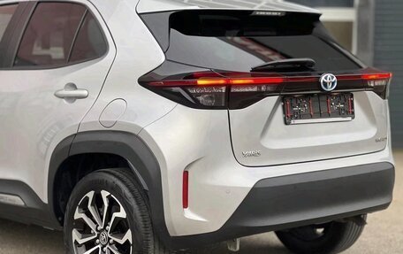 Toyota Yaris Cross, 2022 год, 1 800 000 рублей, 10 фотография