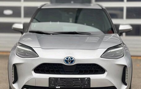 Toyota Yaris Cross, 2022 год, 1 800 000 рублей, 2 фотография