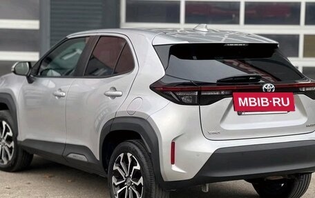 Toyota Yaris Cross, 2022 год, 1 800 000 рублей, 5 фотография