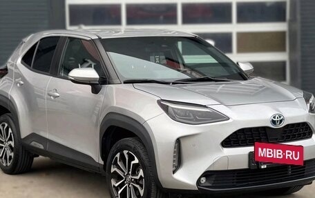 Toyota Yaris Cross, 2022 год, 1 800 000 рублей, 3 фотография