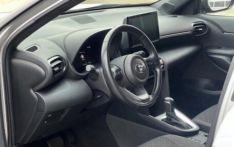 Toyota Yaris Cross, 2022 год, 1 800 000 рублей, 15 фотография