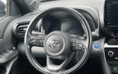 Toyota Yaris Cross, 2022 год, 1 800 000 рублей, 14 фотография