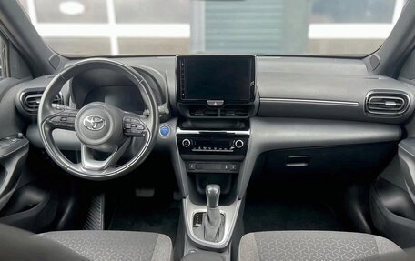 Toyota Yaris Cross, 2022 год, 1 800 000 рублей, 13 фотография