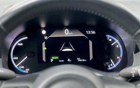 Toyota Yaris Cross, 2022 год, 1 800 000 рублей, 18 фотография