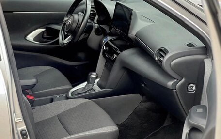 Toyota Yaris Cross, 2022 год, 1 800 000 рублей, 17 фотография