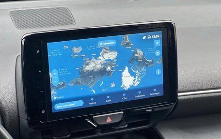 Toyota Yaris Cross, 2022 год, 1 800 000 рублей, 21 фотография