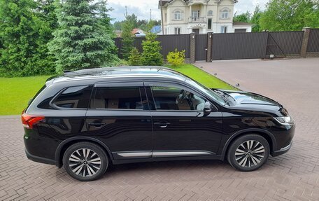 Mitsubishi Outlander III рестайлинг 3, 2018 год, 2 445 000 рублей, 4 фотография