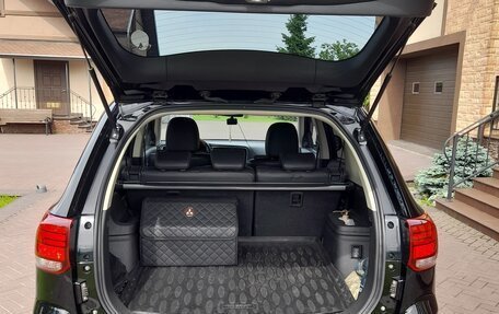 Mitsubishi Outlander III рестайлинг 3, 2018 год, 2 445 000 рублей, 15 фотография