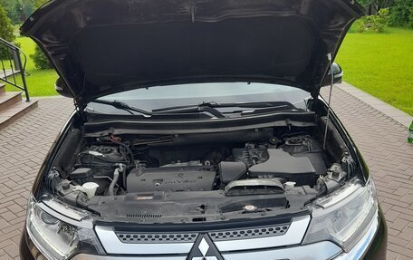 Mitsubishi Outlander III рестайлинг 3, 2018 год, 2 445 000 рублей, 11 фотография