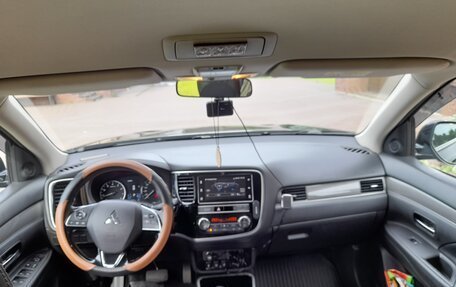 Mitsubishi Outlander III рестайлинг 3, 2018 год, 2 445 000 рублей, 17 фотография