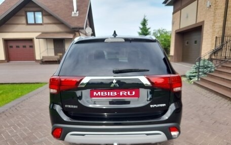 Mitsubishi Outlander III рестайлинг 3, 2018 год, 2 445 000 рублей, 8 фотография