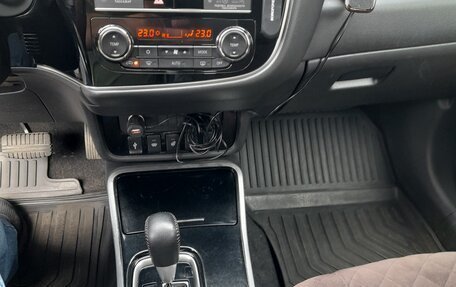 Mitsubishi Outlander III рестайлинг 3, 2018 год, 2 445 000 рублей, 20 фотография