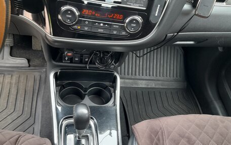 Mitsubishi Outlander III рестайлинг 3, 2018 год, 2 445 000 рублей, 27 фотография