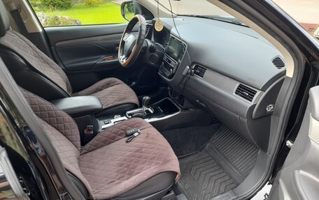 Mitsubishi Outlander III рестайлинг 3, 2018 год, 2 445 000 рублей, 26 фотография