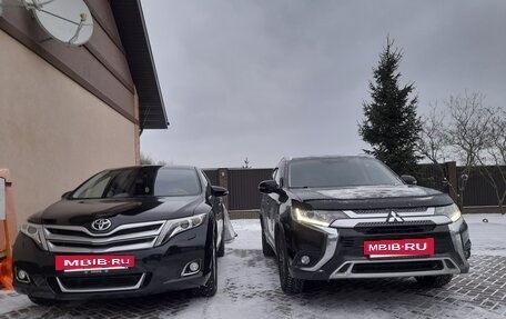 Mitsubishi Outlander III рестайлинг 3, 2018 год, 2 445 000 рублей, 36 фотография
