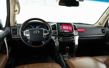 Toyota Land Cruiser 200, 2014 год, 3 922 050 рублей, 6 фотография