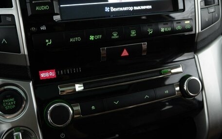 Toyota Land Cruiser 200, 2014 год, 3 922 050 рублей, 20 фотография