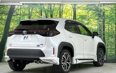Toyota Yaris Cross, 2023 год, 1 700 000 рублей, 2 фотография