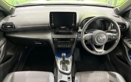 Toyota Yaris Cross, 2023 год, 1 700 000 рублей, 8 фотография