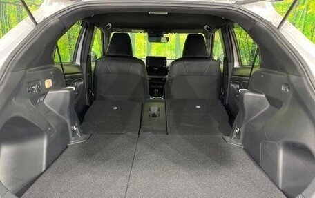 Toyota Yaris Cross, 2023 год, 1 700 000 рублей, 16 фотография