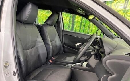 Toyota Yaris Cross, 2023 год, 1 700 000 рублей, 14 фотография