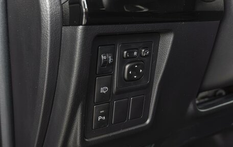 Toyota Land Cruiser Prado 150 рестайлинг 2, 2015 год, 3 650 000 рублей, 24 фотография